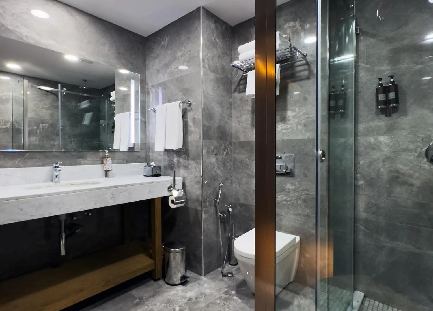 Marjan Plaza Hotel تبليسي 4*,